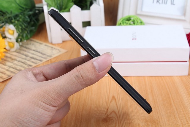 ZTE nubia Z7 mini черный на фото