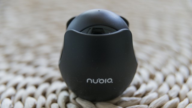 Камера Nubia NeoAir в чехле