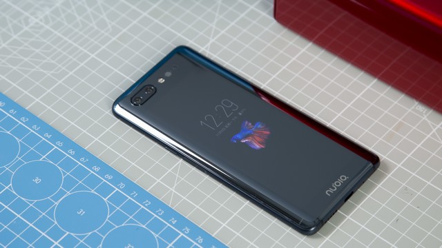 Второй экран в Nubia X