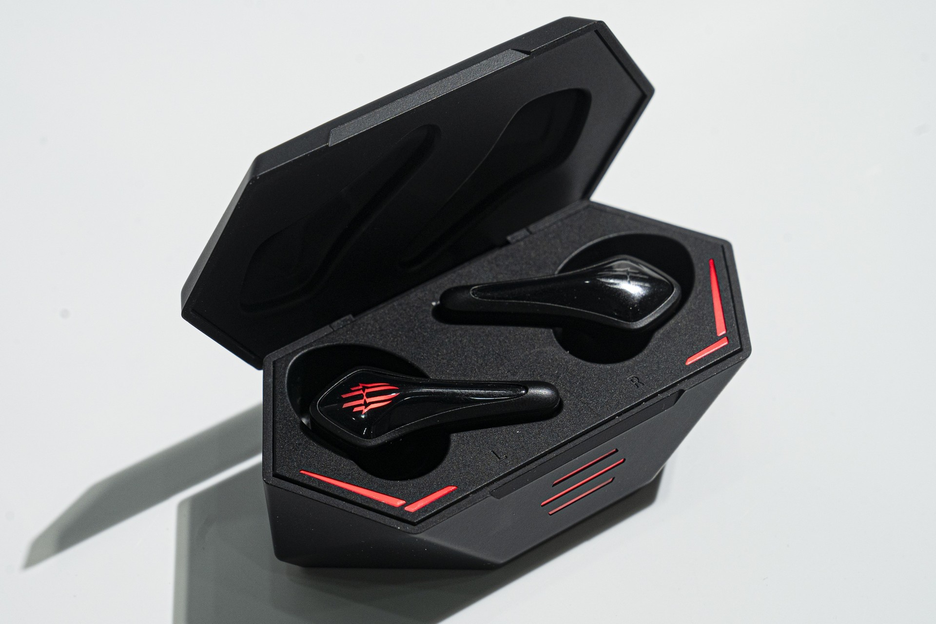 Кейс для наушников Red Magic TWS