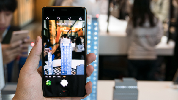 Фото смартфона ZTE nubia M2