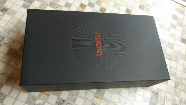 Коробка в которой поставляется ZTE Nubia Z18 (Китай)