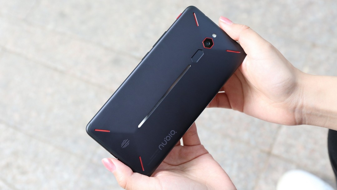 Фото смартфона Nubia Red Magic