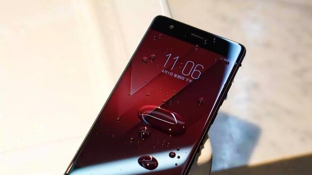 ZTE nubia Z17 не боится воды